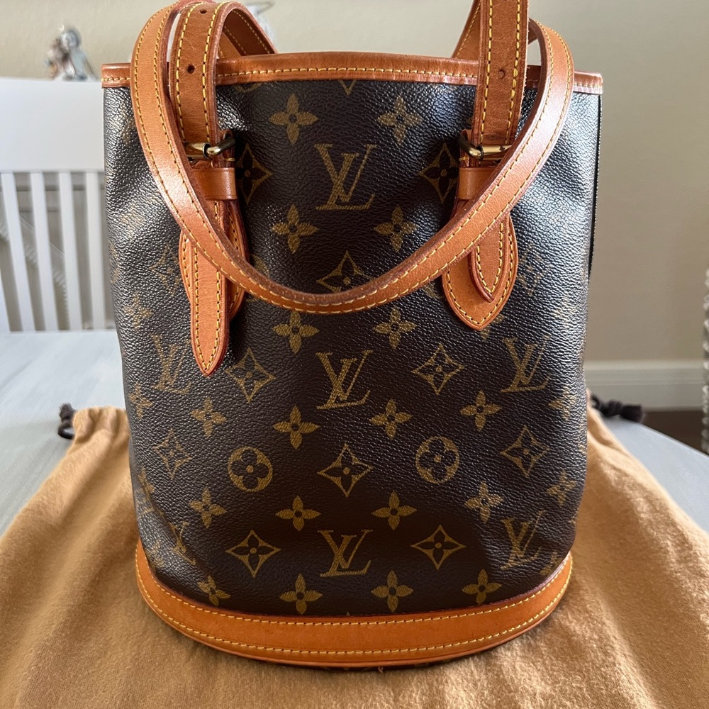 AUTHENTIC LOUIS VUITTON MONOGRAM BUCKET HANDBAG